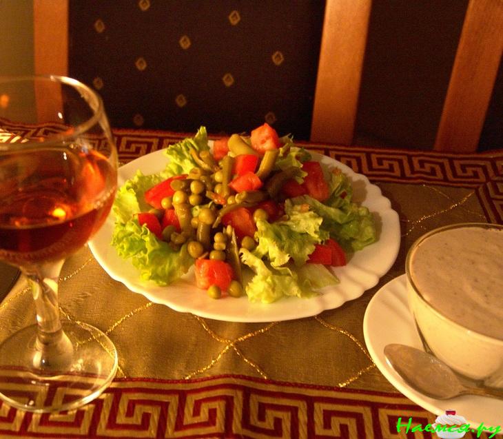 Салат с заправкой из тунца Салат с заправкой из тунца