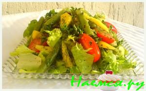 Салат из стручковой фасоли с соусом киви