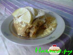 Курица в сметане с яблочком