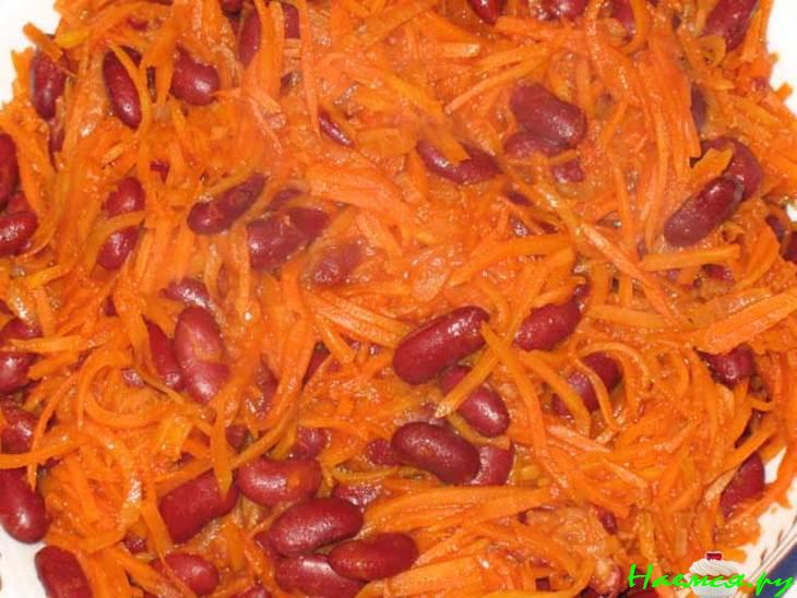 Салат из морковки с красной фасолью