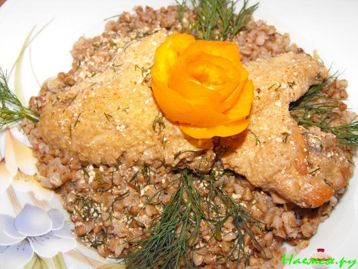 Окорочка в сметанно-аджичном соусе