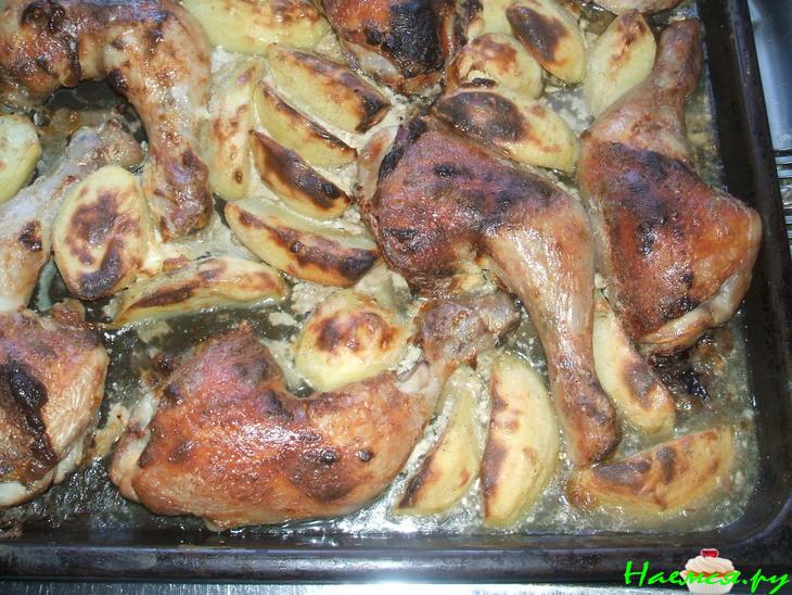 Окорочка маринованные в сметане с картошкой Окорочка маринованные в сметане с картошкой