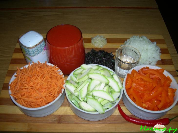 Томатный пряный соус с кабачком