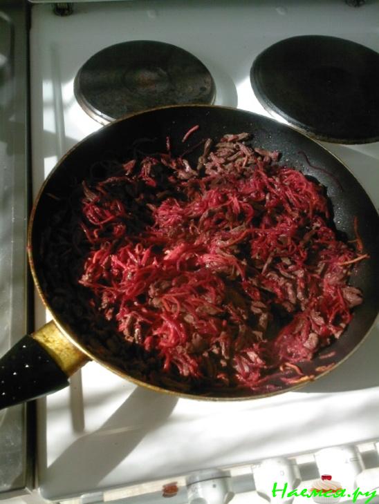 Салат из рисовой лапши с овощами и сердечками