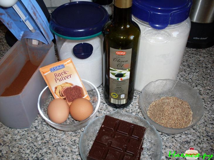 Шоколадный пирог с молотым миндалем