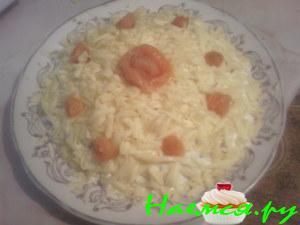 Слоёный салат из форели и овощей