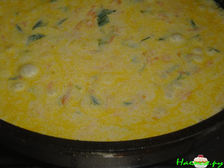 Картофельные кнедли с начинкой и соусом