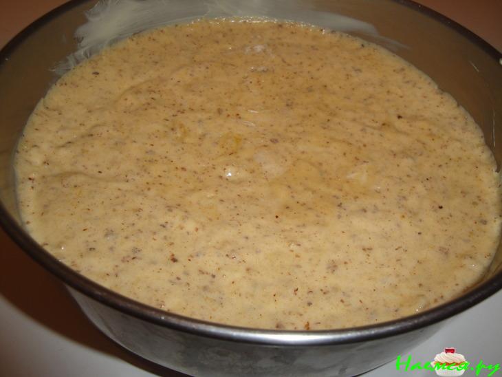 Бисквитный ореховый пирог с медовой карамелькой Бисквитный ореховый пирог с медовой карамелькой