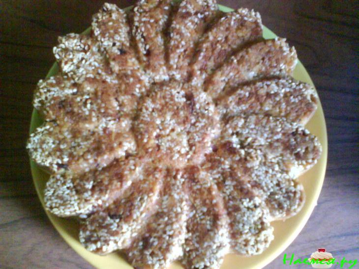 Кекс с колбасой и двумя сырами&nbsp; 