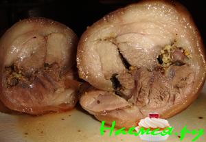 Рулет из свиной ноги запеченный Рулет из свиной ноги запеченный