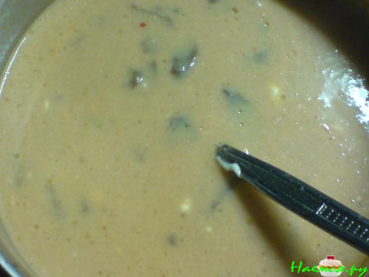 Мясо с овощами под грибным соусом