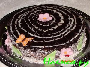 Торт бисквитный с суфле в шоколадной глазури