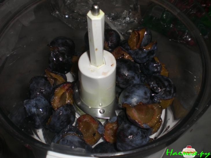 Бананово-сливовые маффины из нескольких видов муки