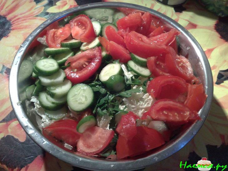 Слоеный пирог со шпинатом и сыром сулугуни Слоеный пирог со шпинатом и сыром сулугуни