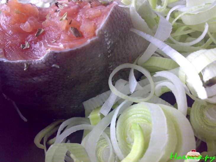 Горбуша с луком пореем Горбуша с луком пореем