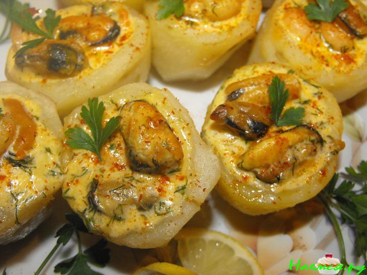 Картофельные стаканчики с морепродуктами