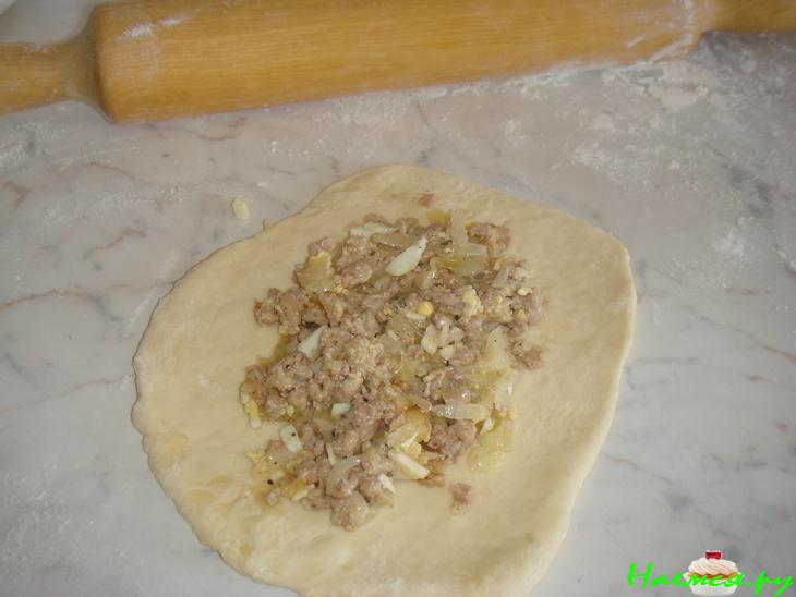 Пироги с мясом и капустой