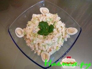 Салат "Нептун" с рисом и перепелиными яйцами Салат "Нептун" с рисом и перепелиными яйцами