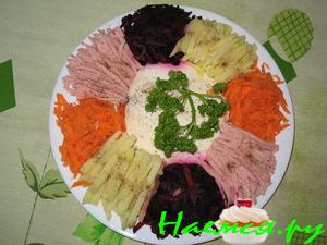 Салат весенний овощной