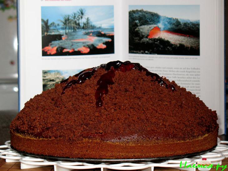 Шоколадно-малиновый торт "Вулкан"