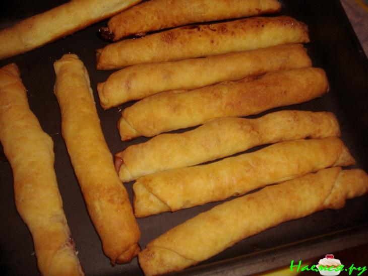 Тортик из творожной слойки с мармеладками