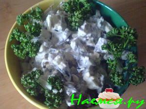 Салат из сердца, яиц и сыра