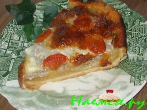 Пирог-пицца с фаршем, пореем, моцареллой ...