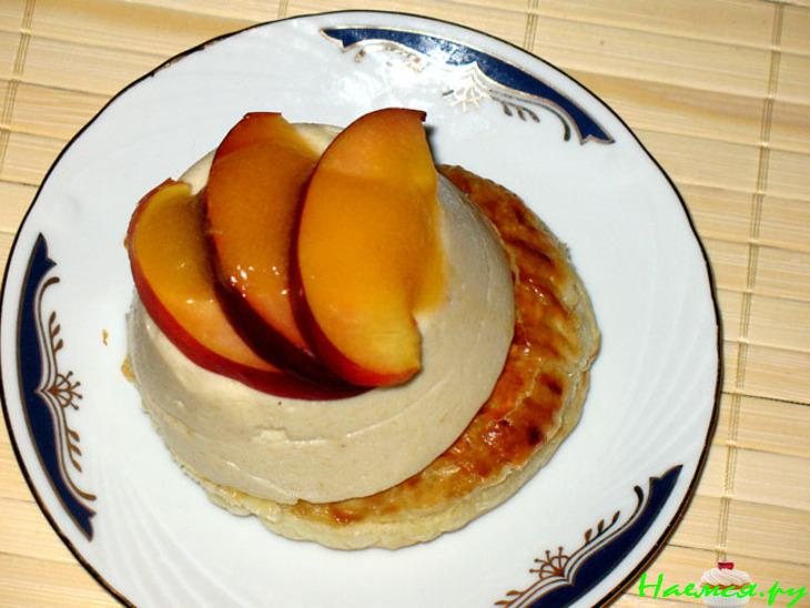 Персиково-сливочное пирожное
