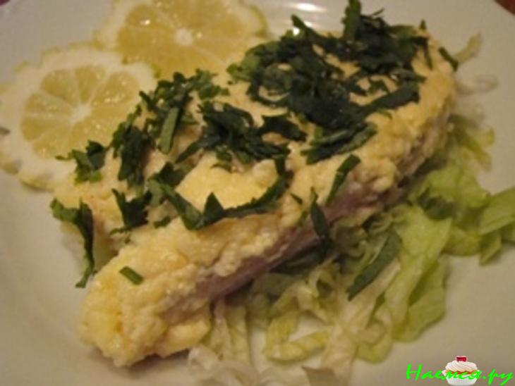 Рыба запеченная под сметанным соусом