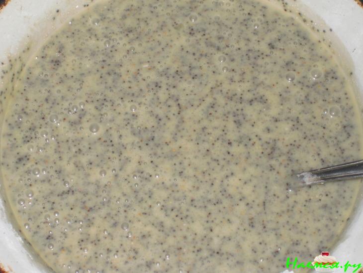 Скорый пирог со сгущенкой и маком Скорый пирог со сгущенкой и маком