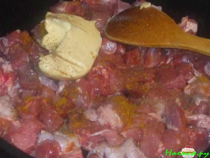 Индейка с орехами в сметане