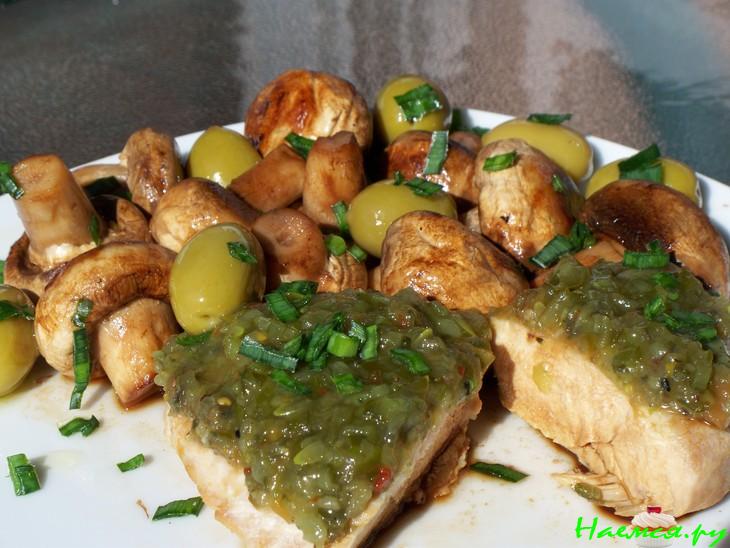 Куриные грудки под огуречным соусом