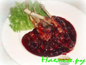 Каре ягненка в брусничном соусе
