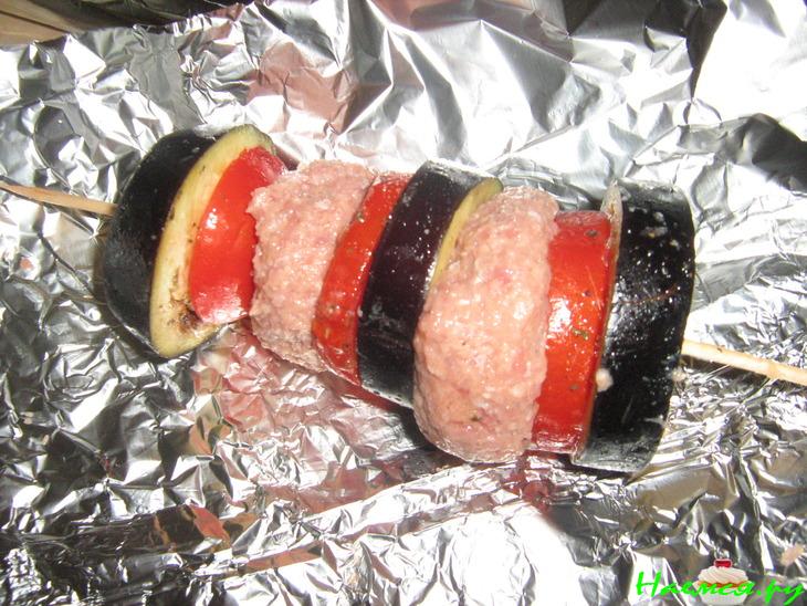 Баклажаны с мясным фаршем на шампуриках Баклажаны с мясным фаршем на шампуриках