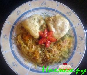 Паровые булочки с начинкой на капустно-рисовой "подушке" Паровые булочки с начинкой на капустно-рисовой "подушке"