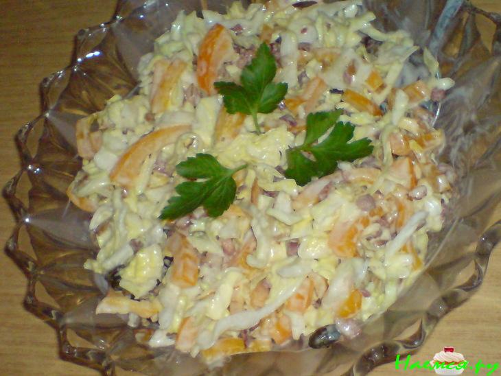 Салат из весенней капусты с паприкой и беконом Салат из весенней капусты с паприкой и беконом