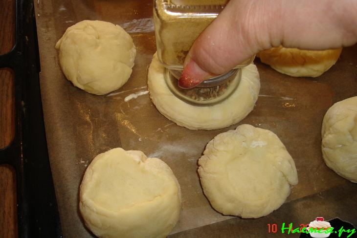 Борщ с черносливом и сырными плюшками