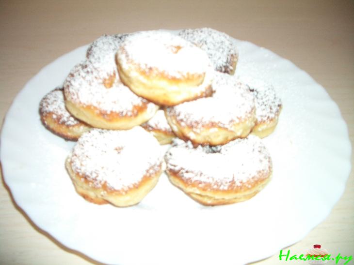 Творожные пончики в сахарной пудре