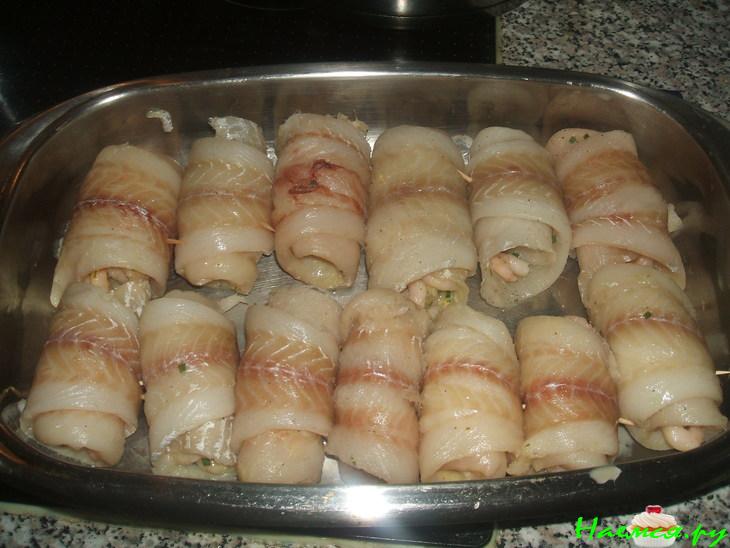 Рыбные роллы с креветками в соусе