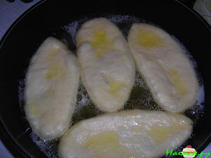 Жареные пирожки с картошкой и печёнкой Жареные пирожки с картошкой и печёнкой