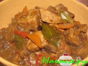 Свиной окорок с грибами тушеный в пиве