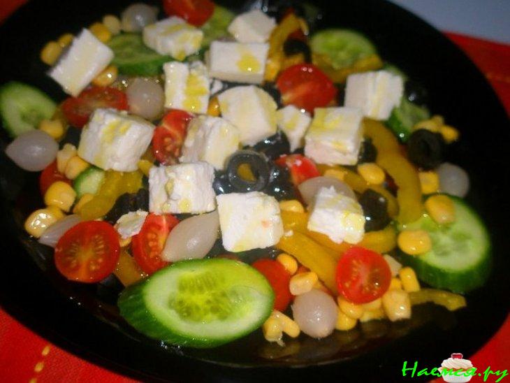 Овощной салатик с сыром