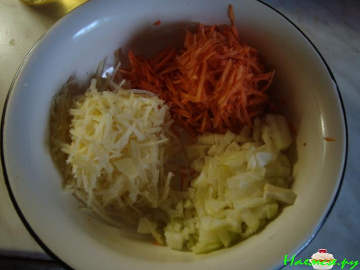 Рыба в кольчуге с салатом из овощей