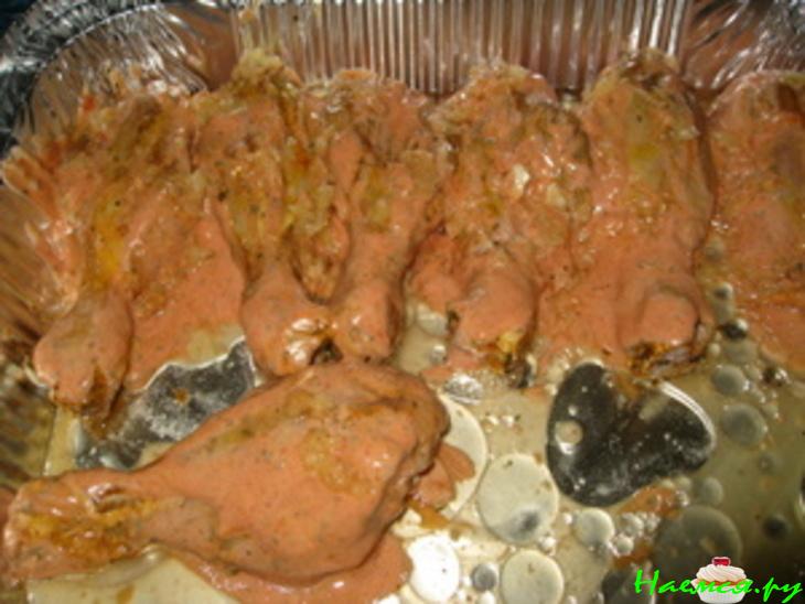 Куриные ножки со специями под соусом