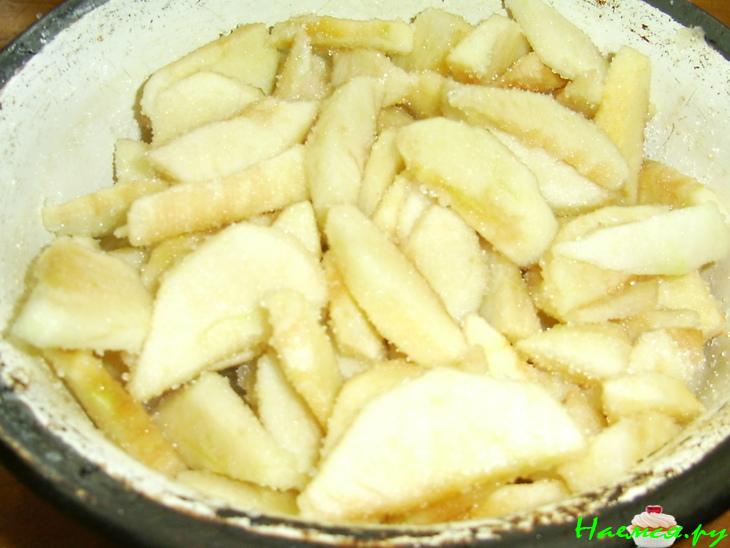 Запеканка из яблок и сухарей