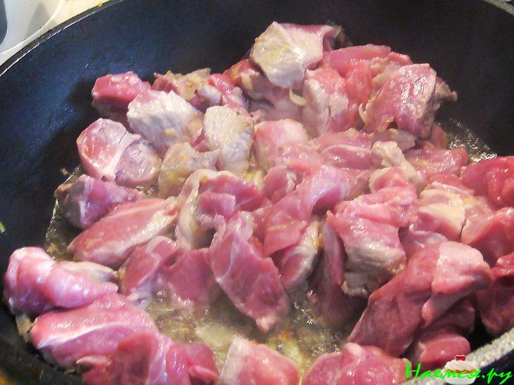 Тушеное мясо с кисло-сладким соусом