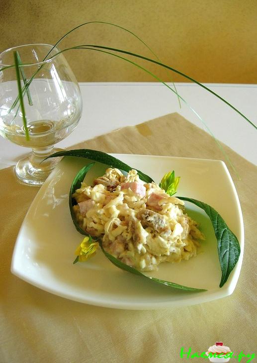 Салат из инжира, ветчины и пекинской капусты