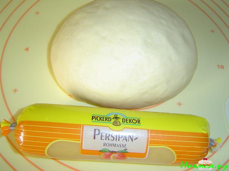 Булочки с персипаном