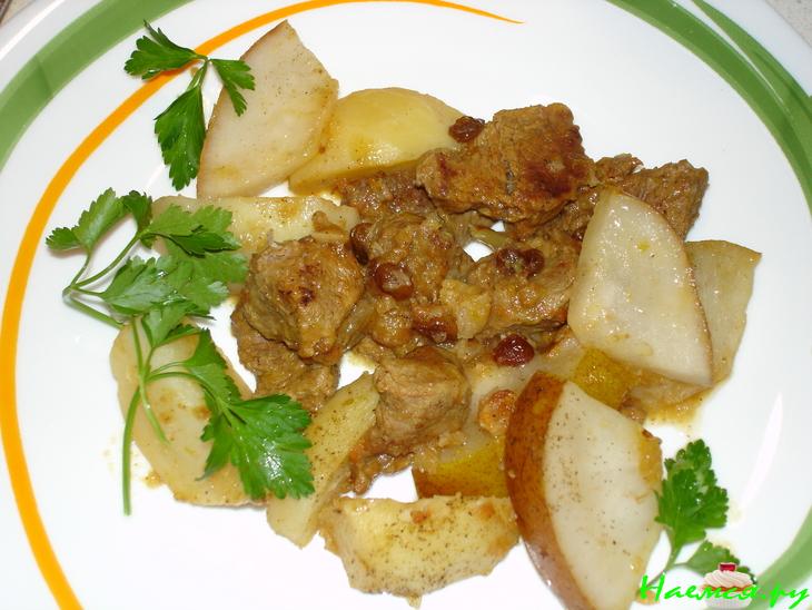 Телятина с грушей и изюмом Телятина с грушей и изюмом