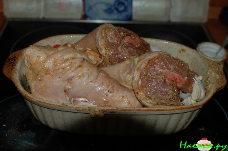 Рулька с яблоками